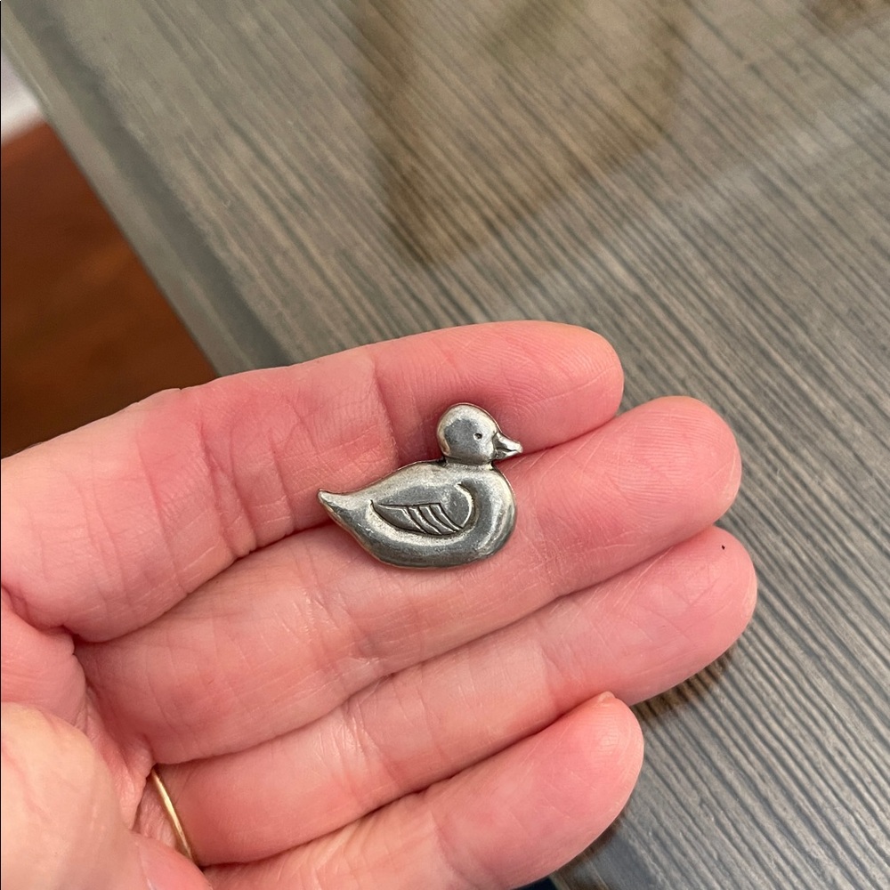 Vintage D.P. Limited Maiden Vermont Pewter Duck Pinback Pin - Picture 14 of 16